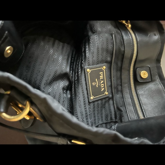 AUTHENTIC PRADA - Picture 7 of 12